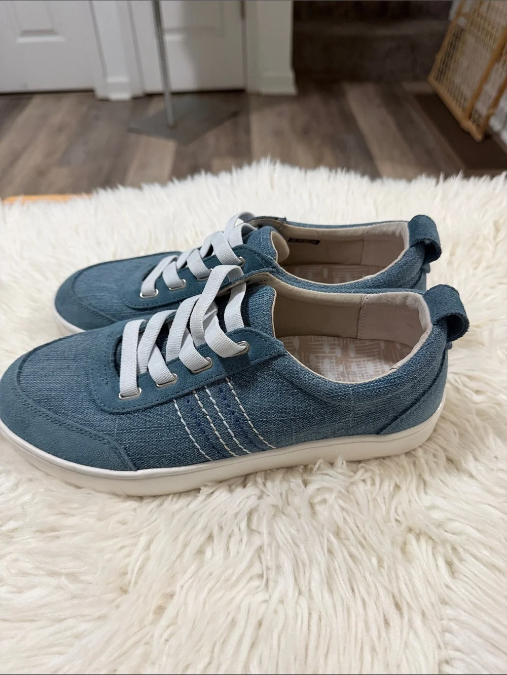 REVITALIGN Teal Blue Canvas Lace-Up Sneakers Size 9